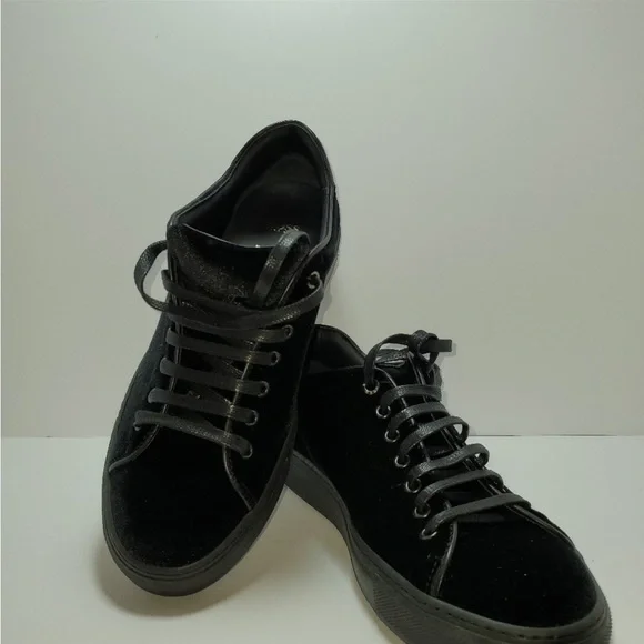 BOSS Hugo Boss NWOB Black Velvet Sneakers size 39
